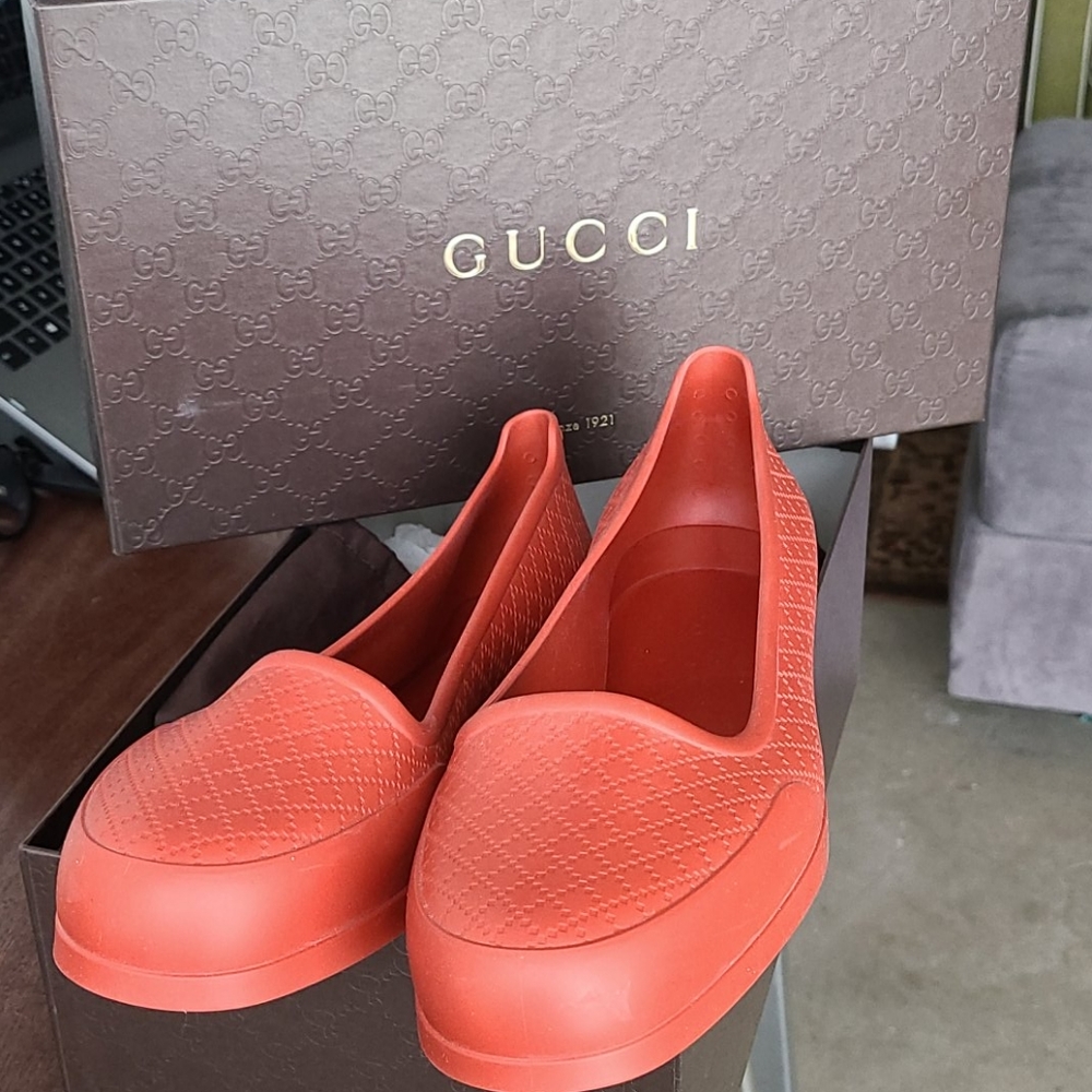 Gucci rubber shoe covers for the rain.